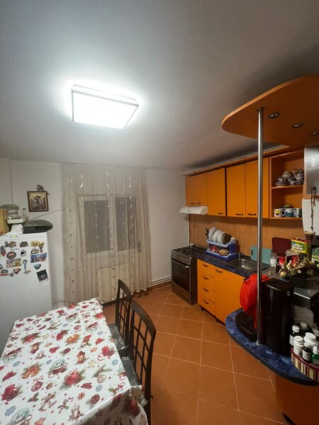 Militari (langa Restaurantul Cocosul Rosu)